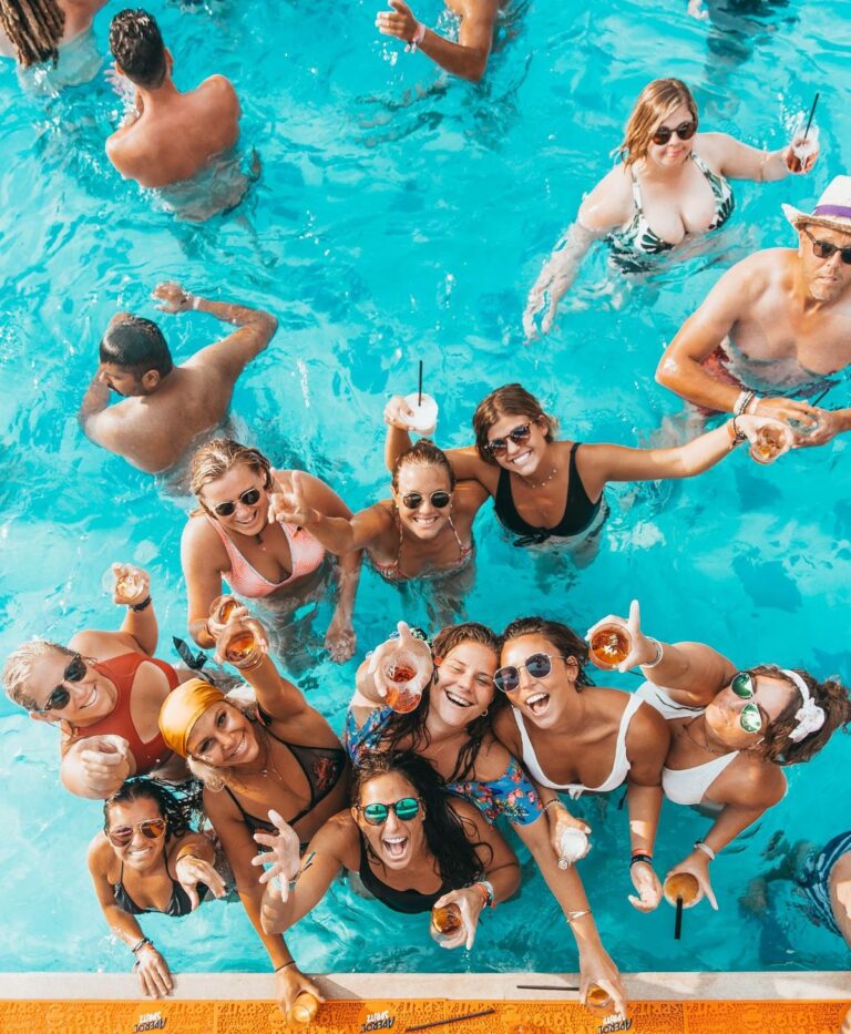 Kako horoskopski znaci planiraju odmor: Razgovor među prijateljima